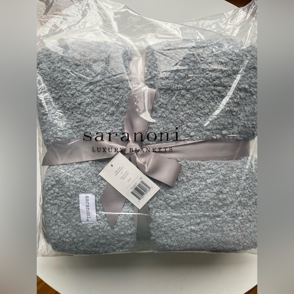 Saranoni Luxurious Large Throw in grey NIP - Picture 2 of 3